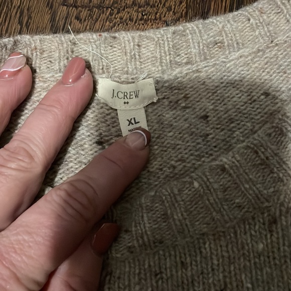 JCREW women’s light tan specked sweater with wide bottom and three buttons - Picture 2 of 6
